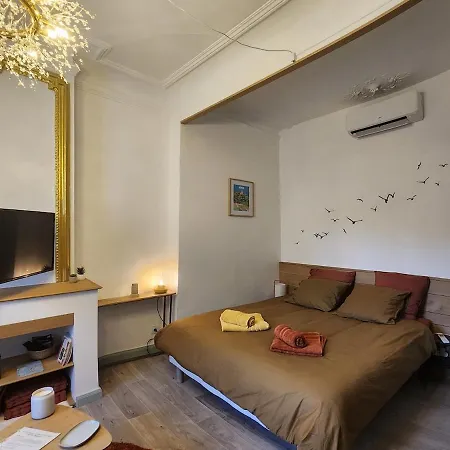 아파트 Le Petit Montmartre Chic Centre *